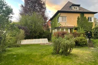 Welser Bestlage: 1123 m² sonniges Grundstücksfläche mit traumhaftem Garten, Terrasse und Pool