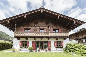 Reizendes Chalet Hahnenkamm - Ski-in/Ski-out