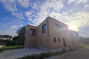 Lichtdurchflutetes und modernes Einfamilienhaus + Schlüsselfertig + Neubau + NÄHE WIEN + Raumhöhe 3,00m + 4 Zimmer + Wohnessküche ca. 60m² + WFL 155m² + Carport ca. 44m²