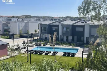 Stilvolles Apartment mit Spa, Balkon &amp; Tiefgaragenplatz – nur 10 Gehminuten vom Neusiedler See entfernt!
