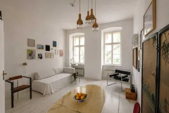Liebevoll sanierte 38 m² Altbauwohnung mit Blick in begrünten Innenhof