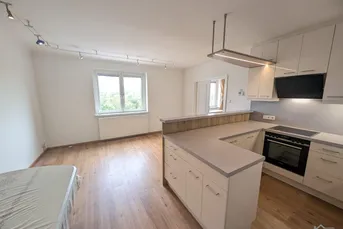 BALKONTRAUM: Gut geschnittene 3-Zimmer Wohnung mit großem Balkon in zentraler Wohnlage direkt beim Reumannplatz