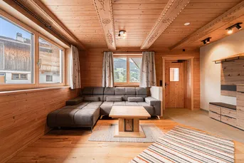 Hochwertige Erdgeschosswohnung mit alpinem Charme (06834)