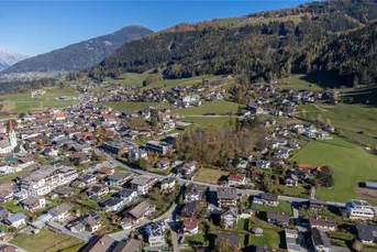 Bauparzelle mit großem Freiland- bzw. Waldgrundstück