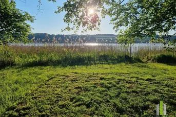 Seegrundstück mit Steg, Boje &amp; Weinfass-Schlafplatz – direkt am Obertrumer See!