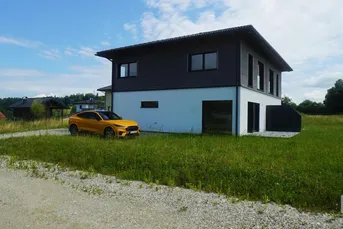 NEUBAU ERSTBEZUG / Doppelhaushälfte