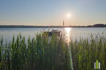Rarität im Salzburger Seenland – 390 m² direkt am Wasser mit Steg