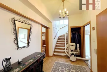 Charmante Villa mit 5 Zimmern, Ruhelage, schöner Garten nach Süden, Nähe Klinik Hietzing