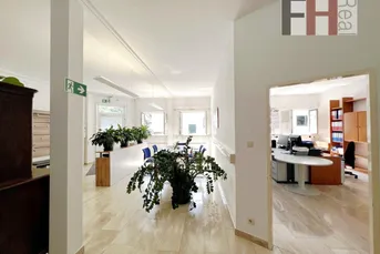 Geschäftslokal/Büro/Praxis auf 2 Ebenen, hohe Frequenzlage, gesamt 280m² + Parkplätze! Idealer Firmenstandort!
