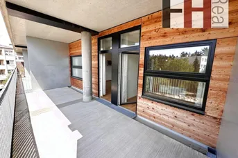 Helles, modernes Apartment mit großer Loggia und Parkplätzen
