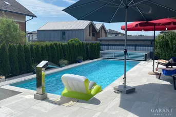 Eleganter Bungalow mit Pool und großzügiger XXL-Garage für Ihren Fuhrpark!