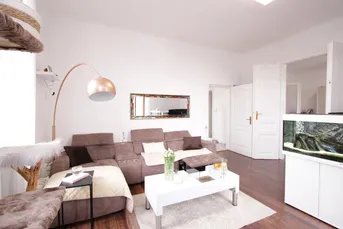 Lichtdurchflutete 2-Zimmer-Altbauwohnung mit traumhaften Ausblick