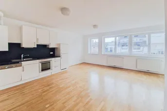 Sonnige DG-Wohnung mit Freifläche in ruhiger Lage!