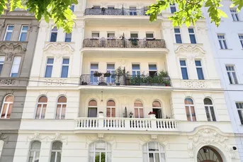 Böcklinstraße: Renovierungsbedürftige 2-Zimmer-Wohnung direkt an der Prater Hauptallee