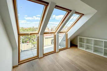 Lichtdurchflutete Wohnung mit Terrasse und urbanem Flair
