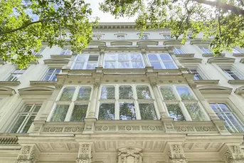 Sonnige Neubauwohnung im Palais Rohan
