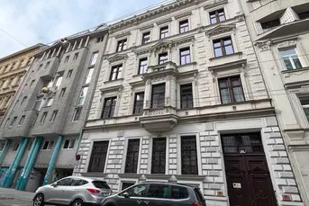 Moderne Bürofläche mit eigener Terrasse im 7. Bezirk!