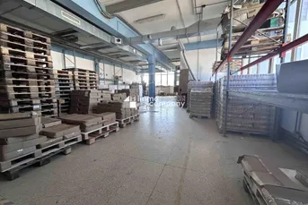 Attraktives (Gewerbe-)Lager mit Lastenlift, Büro und Parkplätze (OG, 234qm)