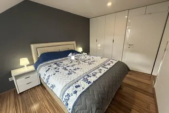 Dachgeschosswohnung in 1040 Wien – modern, geräumig, mit Balkon!
