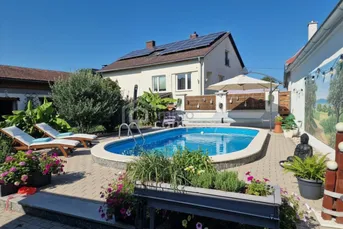 Pool mit Wärmepumpe + Photovoltaik + Top-Haus