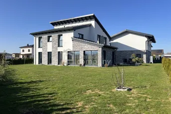 Exklusives Haus + eine Wohnung