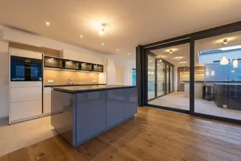 Exklusive 4-Zimmer-Wohnung mit 2 Bädern, Kamin, Sauna und Whirlpool