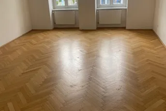 * Toplage: Gepflegter Altbau mit Hofbalkon zum lauschigem Garten! *
