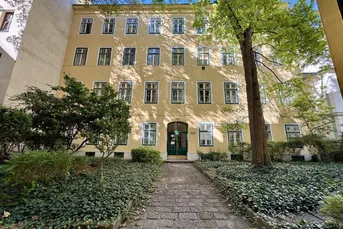 Sanierte Altbauwohnung - direkt hinterm Rathaus