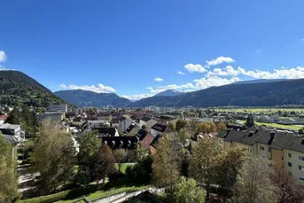 Traumhafte 4 Zimmer-Wohnung im obersten Stockwerk mit Bergblick!