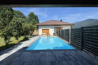 Wohnhaus mit Pool, Einliegerwohnung, Garage, Carport und Nebengebäude