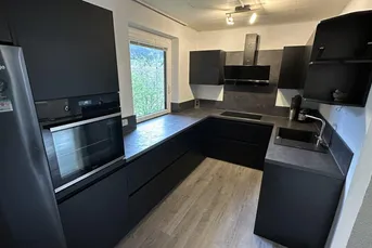 4 Zimmer Eigentumswohnung mit Loggia und Tiefgaragenabstellplatz mit Blick auf die Berge