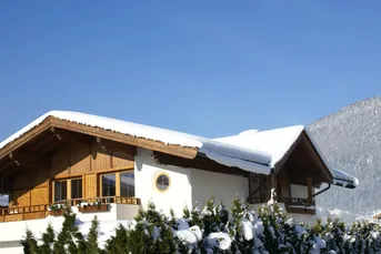 Haus im Tiroler Landhausstil in ruhiger und sonniger Lage