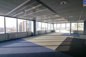 Büro mit Ausblick im Saturn Tower