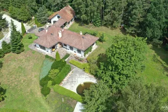 Rustikales Landhaus mit parkähnlichem Garten I Traumhafter Fernblick