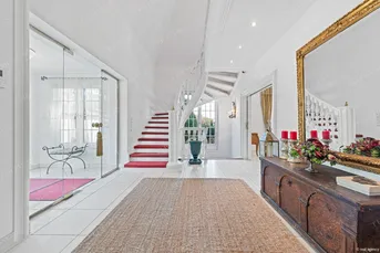 Elegante Einfamilienvilla mit Wellnessbereich &amp; Pool in bester Lage von Mauer