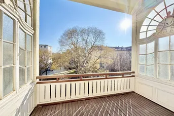 TAUBSTUMMENGASSE | EXKLUSIVER 5-ZIMMER-ALTBAU MIT GARTENSEITIGEM BALKON | TOPLAGE IN U-BAHN-NÄHE