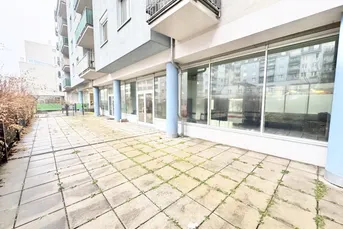 TOPLAGE - NÄHE DONAUZENTRUM | HELLES GESCHÄFTSLOKAL MIT GROSSER TERRASSE