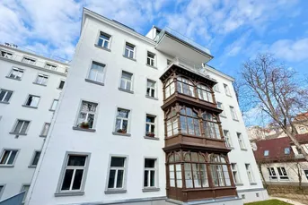 RARITÄT | TOPLAGE NÄHE KUTSCHKERMARKT | ZWEI EXKLUSIVE DACHGESCHOSSWOHNUNGEN | KOMPLETTER HINTERTRAKT