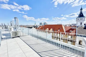 TOPLAGE NÄHE KUTSCHKERMARKT | EXKLUSIVE DACHGESCHOSSWOHNUNG MIT KLIMAANLAGE | TERRASSE | 360° BLICK ÜBER WIEN | ERSTBEZUG