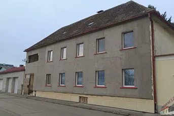 "Alte Schule, neues Kapitel: Historisches Gebäude wird zum einzigartigen Einfamilienhaus!"
