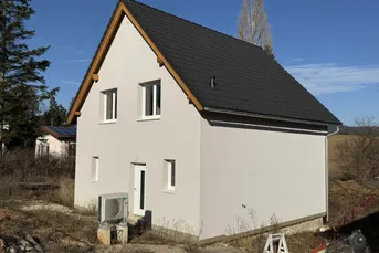 Neues Einfamilienhaus in idyllischer Ruhelage. 