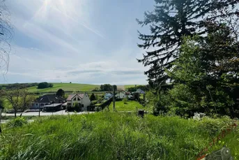 Nur 22 Kilometer von Wien! LANDLEBEN mit Aussicht! Baugrund mit Altbestand, Erdkeller und Garage