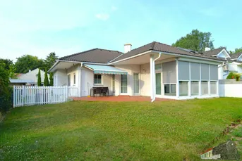Bungalow mit Pool in den Seegärten von Neusiedl am See - komplett unterkellert - Kachelofen