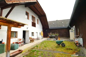 Einmalige Gelegenheit - Vierkanthof mit mehreren Wohneinheiten und Lagerräumen - Schneebergblick