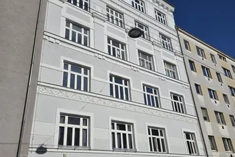 Geräumiges Portallokal in gutem Zustand