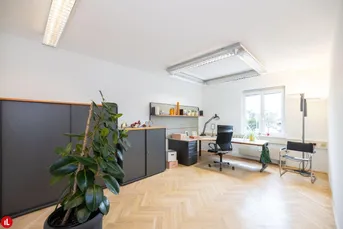 Moderne Bürofläche mit Stadtblick in zentraler Lage - Miete nur 407,00 € in Schwechat!