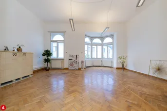Ein Haus mit Geschichte | Stilvolles Büro direkt in der Fußgängerzone von Baden