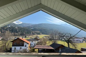 Ruhig gelegenes Mehrparteienhaus mit schöner Aussicht und viel Potenzial