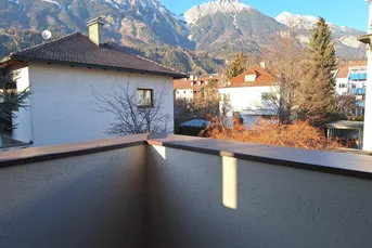 Kleines, nettes Büro mit Balkon