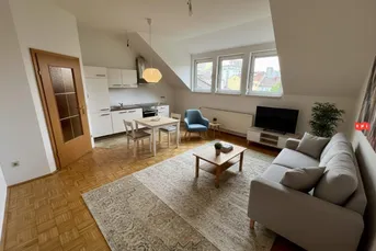 Schöne Dachgeschosswohnung mit Airbnb Potenzial